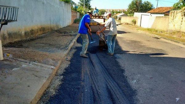 Equipes intensificam tapa buracos e recuperação e limpeza de vias públicas em Barra