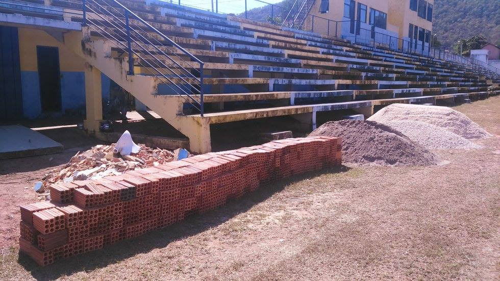 No dia do Futebol, Prefeitura de Barra começa a reforma do Estádio Zeca Costa