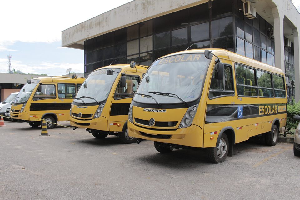 Ônibus de transporte escolar são entregues em Barra do Garças