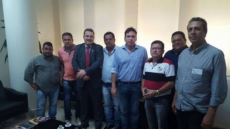 Prefeito e vereadores de Barra recebem apoio de deputados contra perseguição de promotor