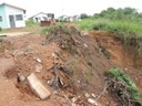 Prefeitura faz reparos para conter erosão no Nova Barra do Garças, Caixa e construtora serão acionadas Prefeitura faz reparos para conter erosão no Nova Barra do Garças, Caixa e construtora serão acionadas