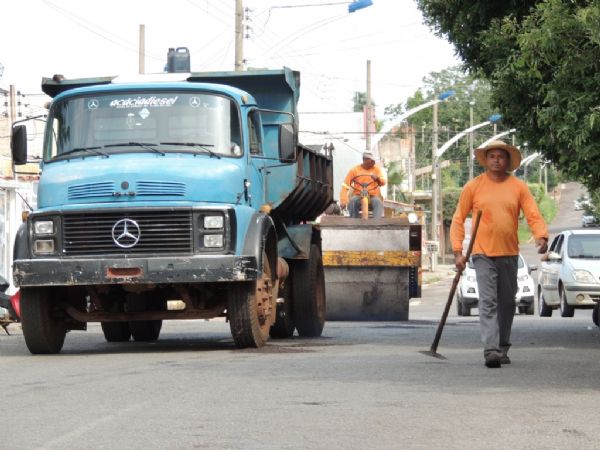 Prefeitura intensifica tapa-buraco em Barra do Garças