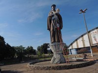 Prefeitura restaura estátua de São Benedito em Barra do Garças