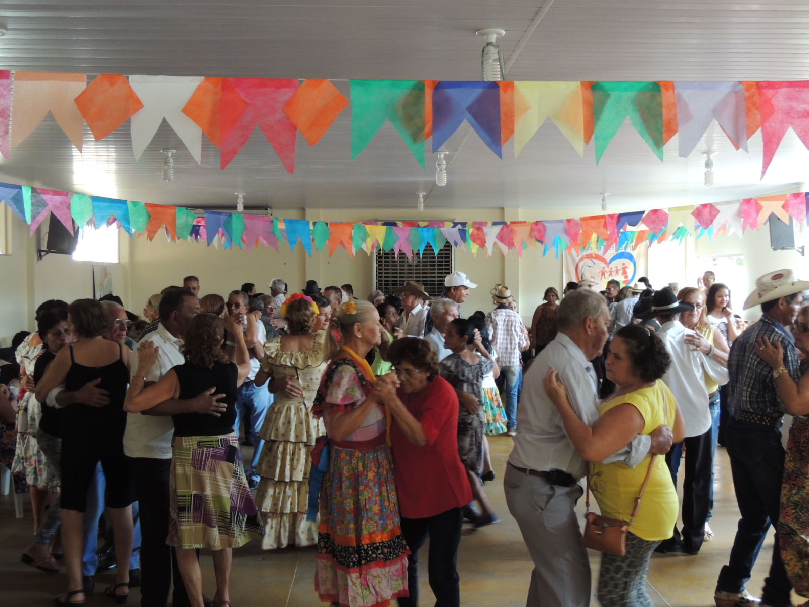 Secretaria de Ação Social promove festa Junina para melhor idade em Barra do Garças