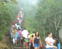 SEMA libera subida de fiéis pela escadaria na serra em Barra do Garças