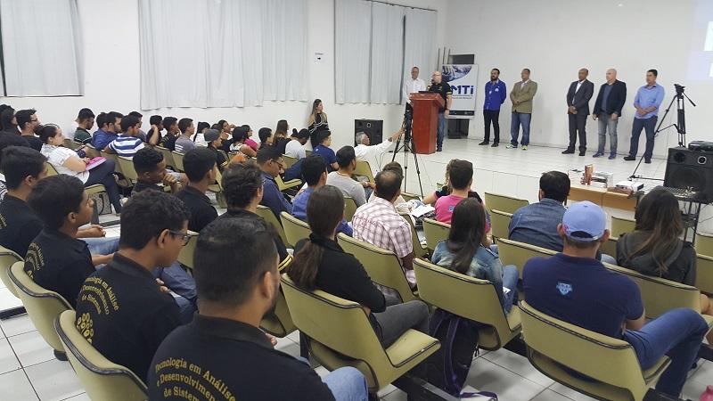 Seminário da MTI recebe mais de 200 universitários em Barra do Garças
