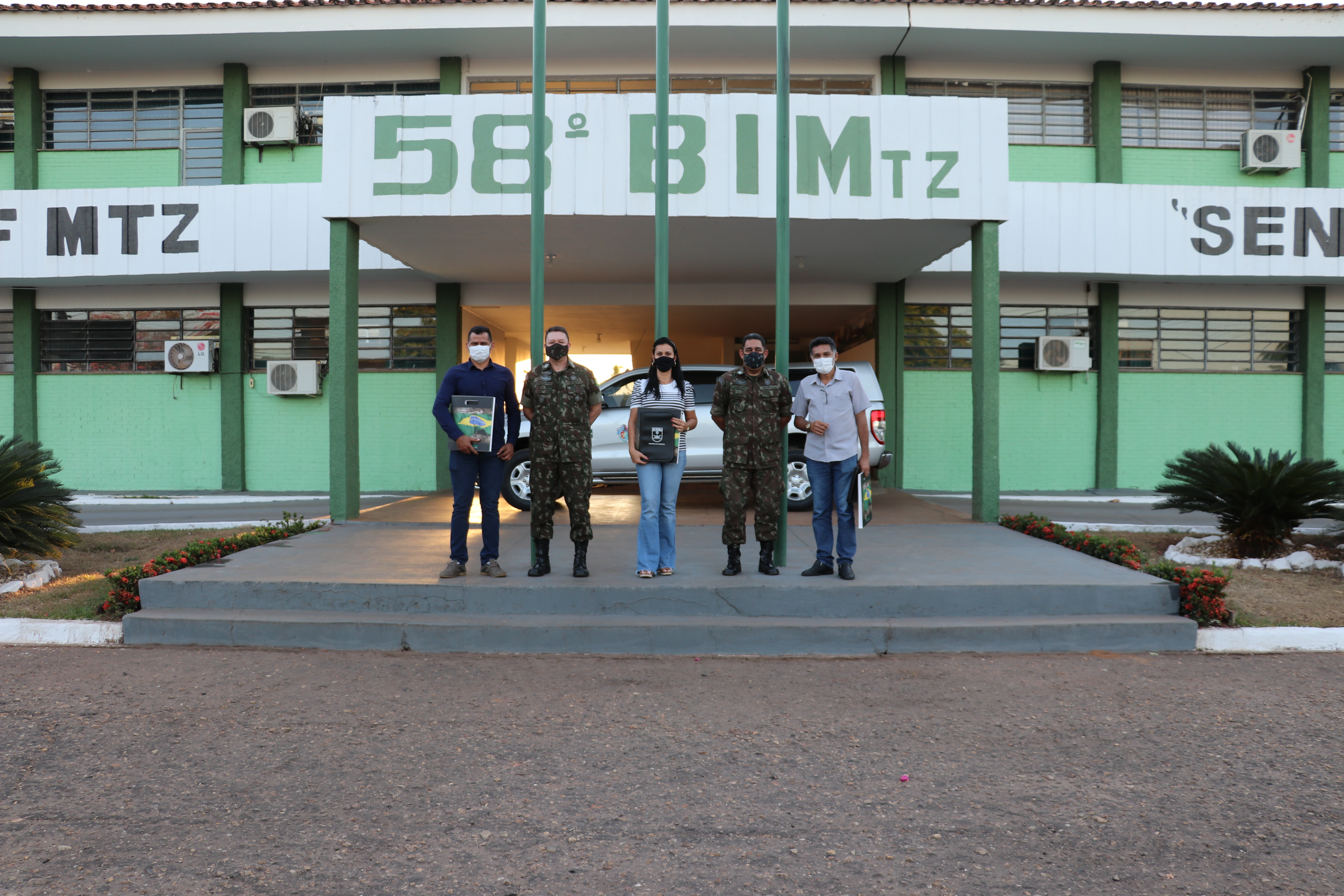 58º Batalhão do Exército recebe visita de vereadores para discutir malha asfáltica