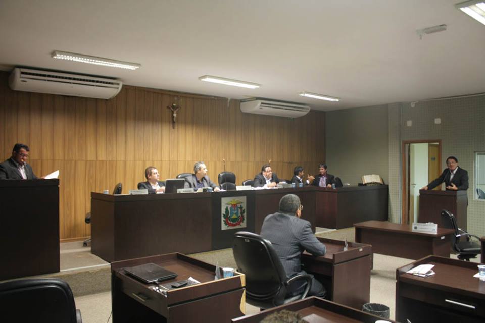 Câmara aprova projetos em duas sessões no mesmo dia