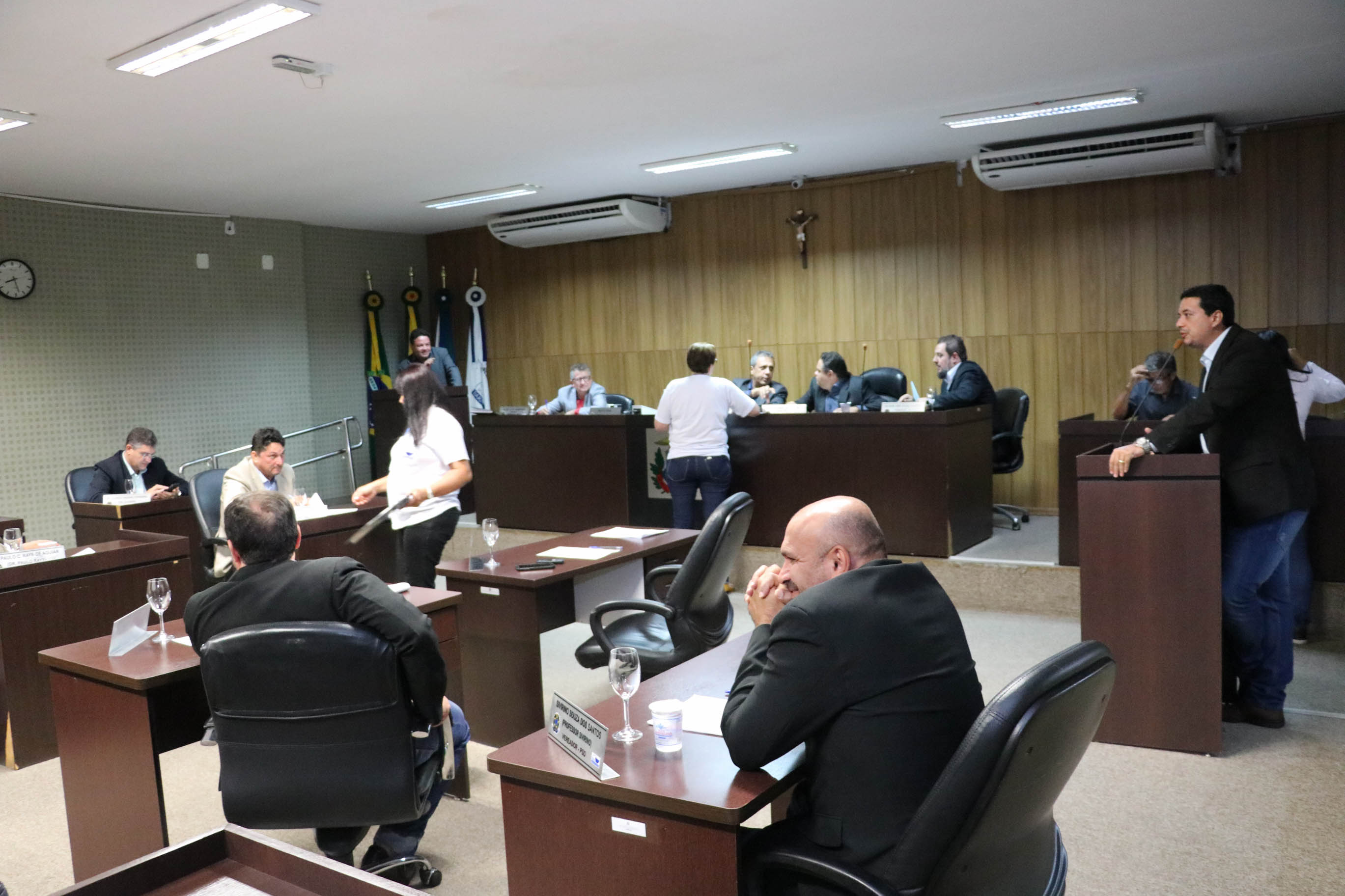 Câmara realiza sessão e aprova alteração no Regimento Interno
