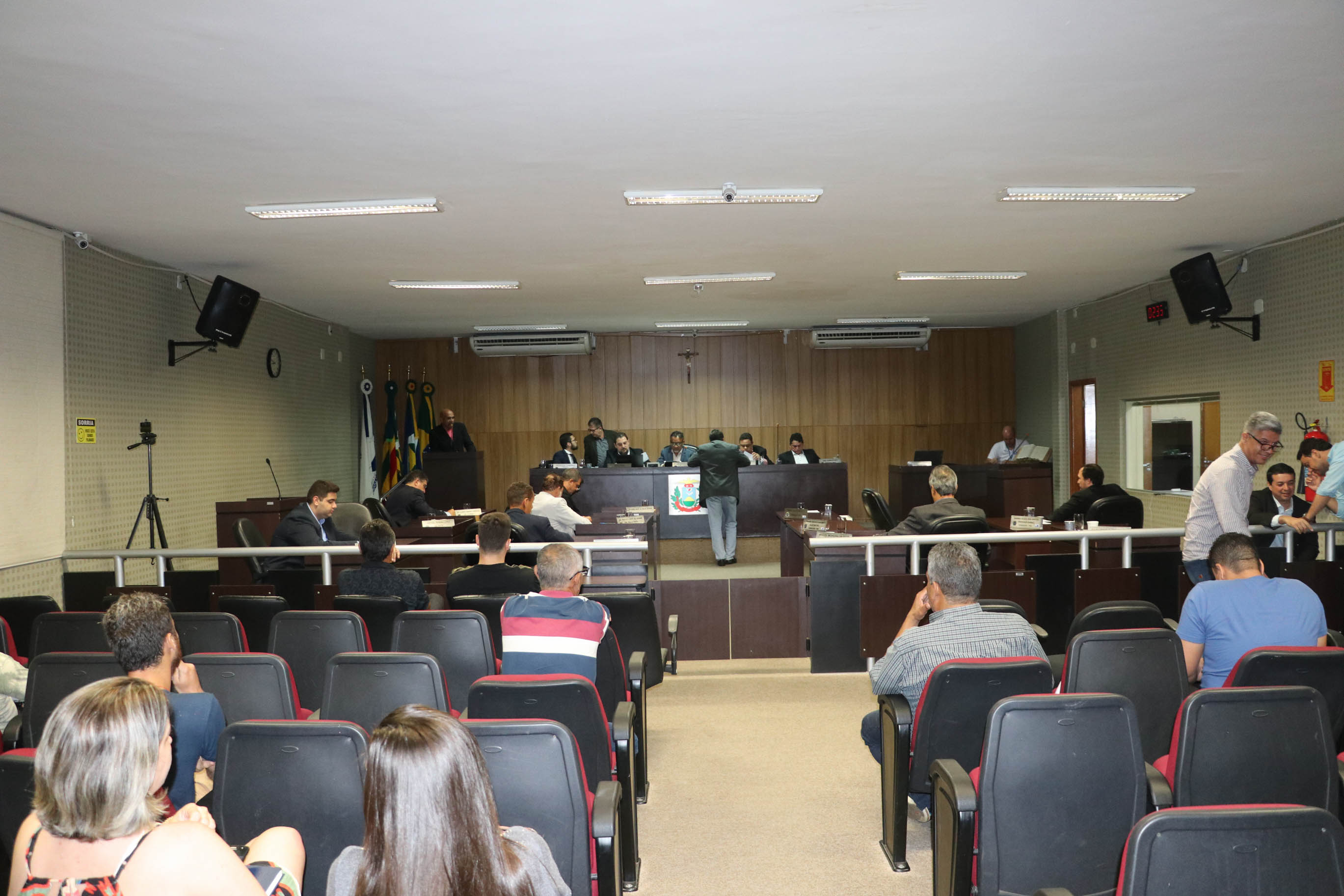 Câmara realiza sessão e aprova reajuste salarial dos agentes de endemias
