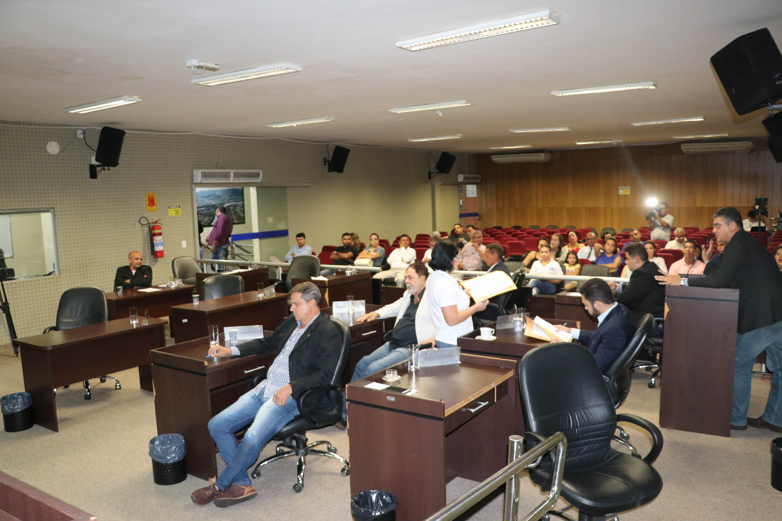 Câmara realiza sessão e vereadores aprovam autorização para instalação de antenas de transmissão no sítio aeroportuário