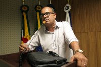 Pastor faz divulgação da crotalária para o combate à Dengue