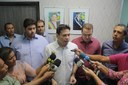 Prefeito atende indicações dos vereadores e anuncia pavimentação e construção de galerias Prefeito atende indicações dos vereadores e anuncia pavimentação e construção de galerias
