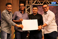 Prefeitura de Barra do Garças e vereadores entregam títulos de propriedade a moradores 