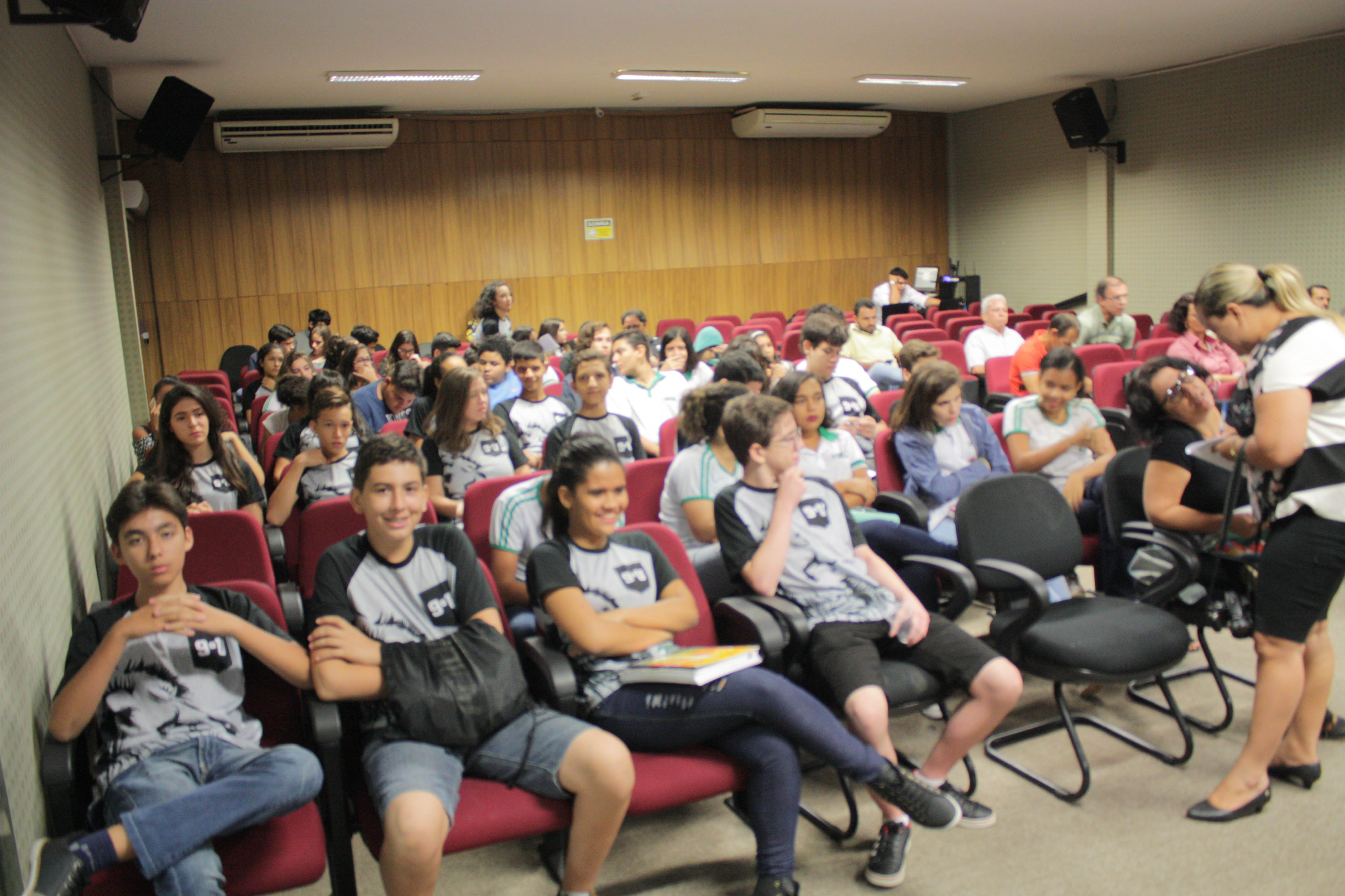 Projeto Cidadão leva alunos do CEP à câmara