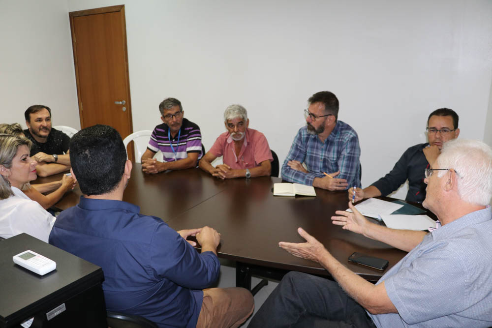 Reunião debate situação dos cemitérios de Barra do Garças