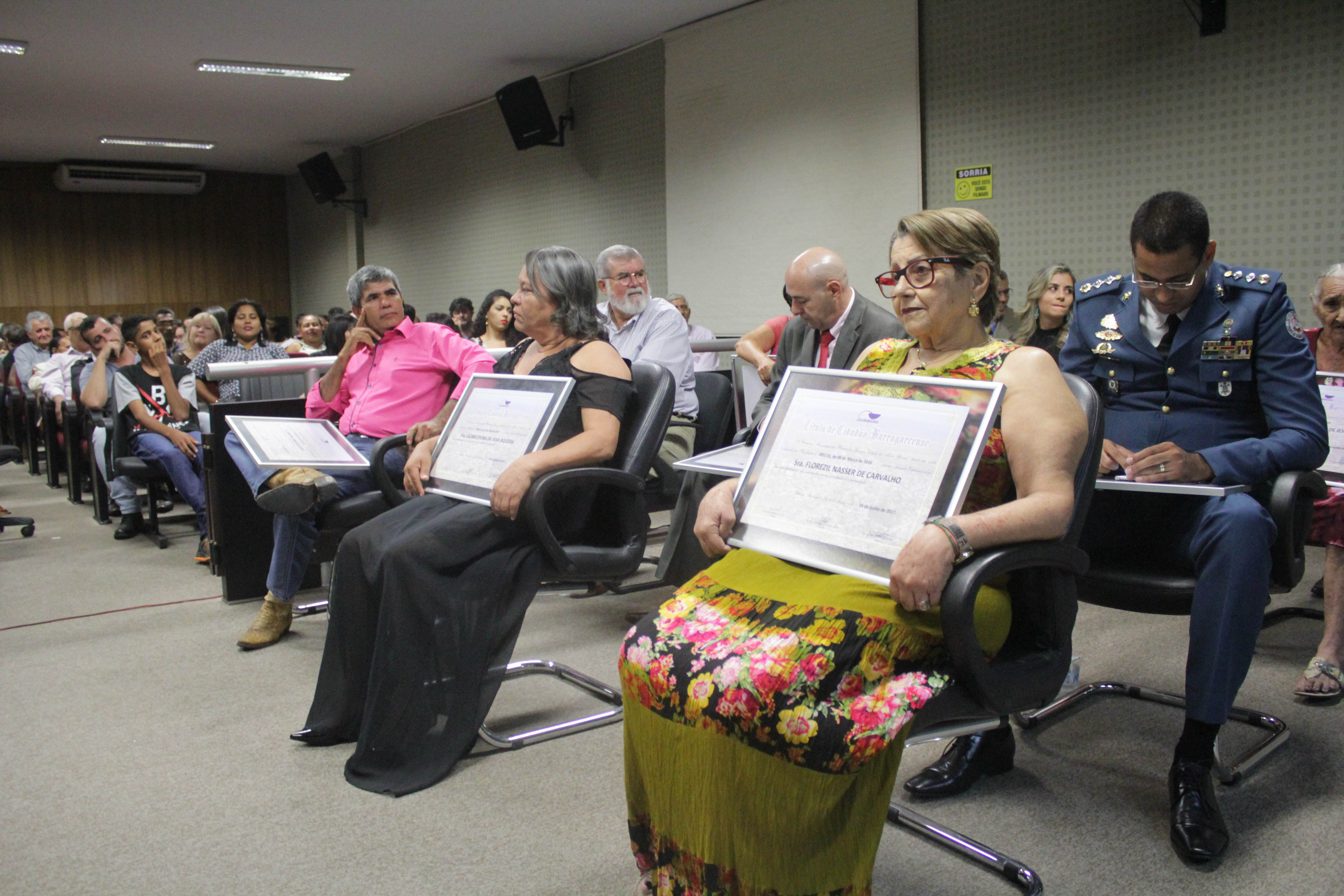 Sessão Solene entrega 11 Títulos de Cidadania Barra-garcense