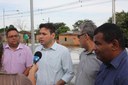 Vereadores acompanham prefeito na vistoria das obras da Avenida Paulo Luis da Assunção