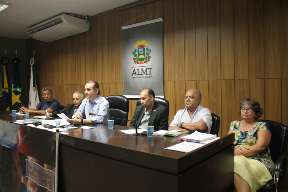 Vereadores participam da Audiência Pública "Reflexões sobre a escola ciclada" da ALMT